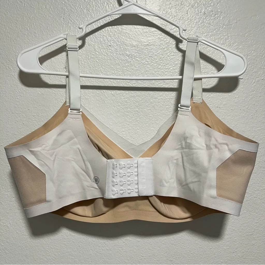 Honey Love Set to Lift Seamless White Wirefree Crossover Bra 1X 40C/D - Image 2