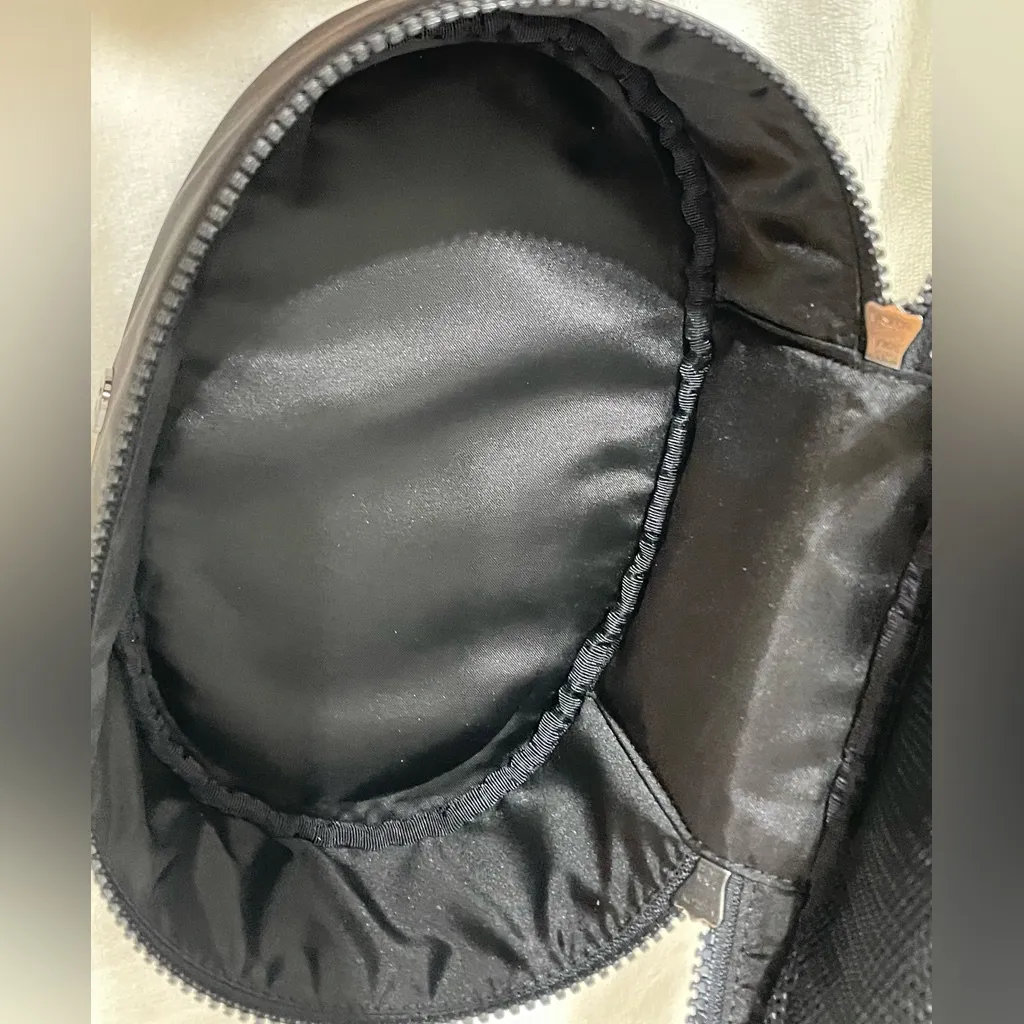 Lululemon Oval Top-Access kit Vol 3.5L in Black - Image 9