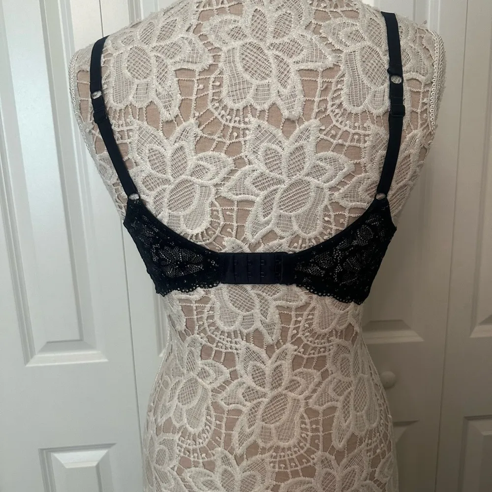 No Boundaries Black Bra with Adjustable Straps and Molded Cups - Image 2