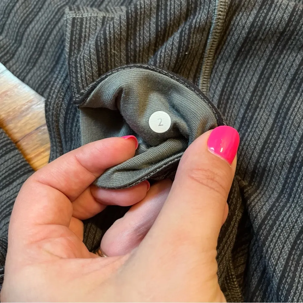 Lululemon gray and black striped leggings size 2 - Image 3