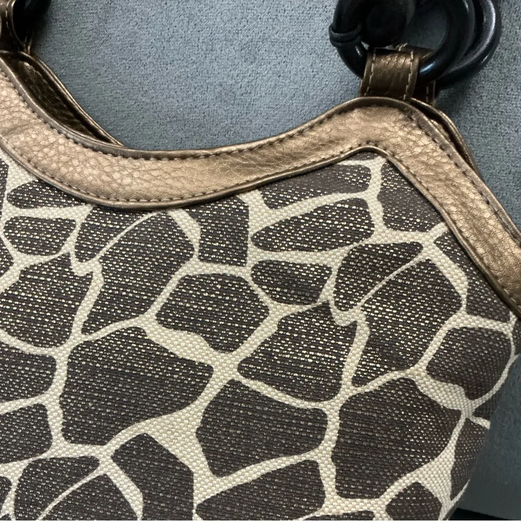 Super cute “ giraffe “ tote🦒 Gold - Image 7