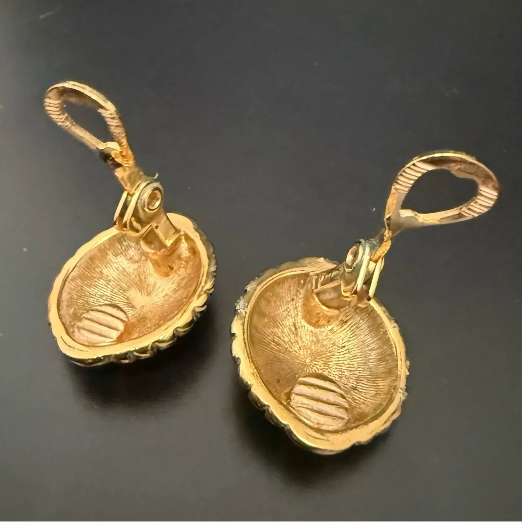 Vintage MONET Signed Gold-plated Ribbed Round On Clip Earrings 16.4g. - Image 7