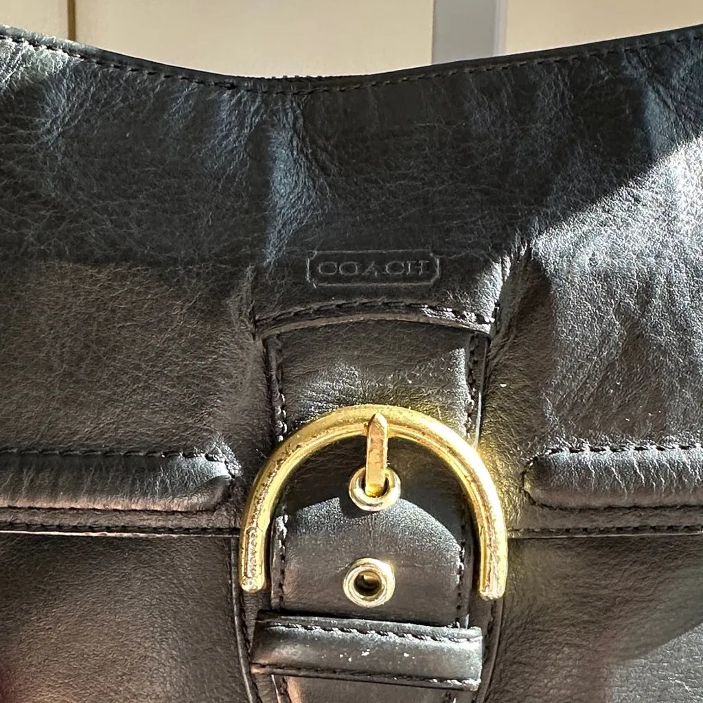 Coach Black Leather Shoulder Bag with Gold Accents - Image 2