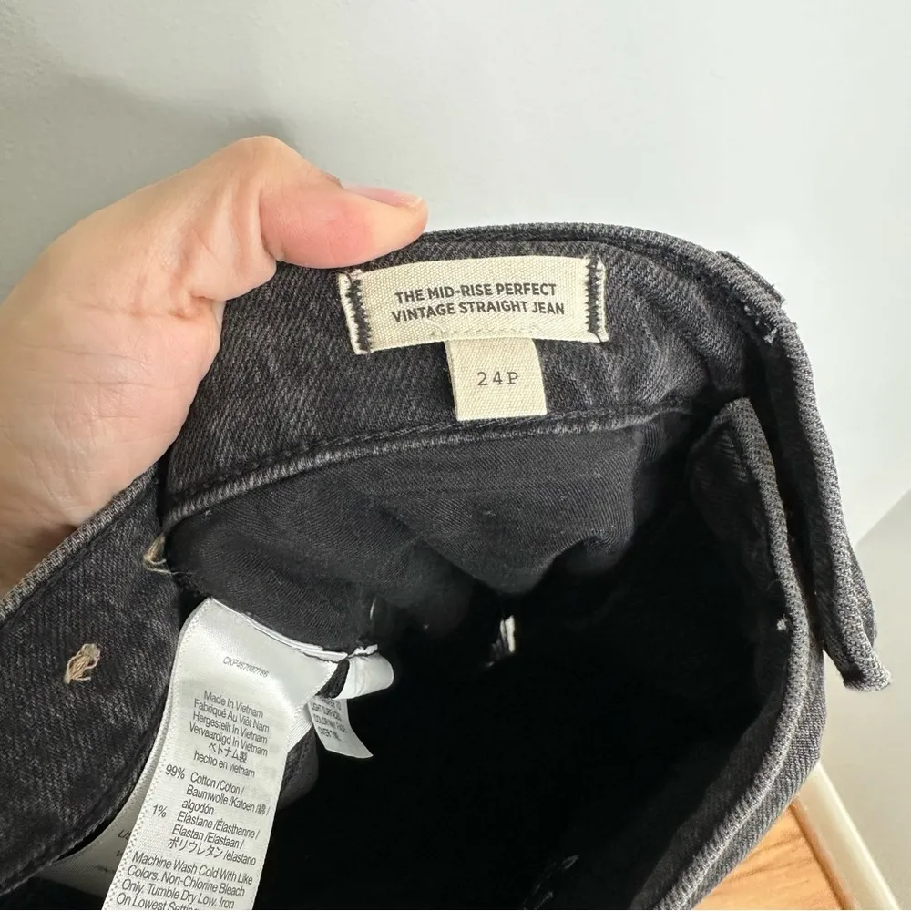 Madewell The Petite Ripped Mid-Rise Perfect Vintage Straight Jean in Black - Image 8