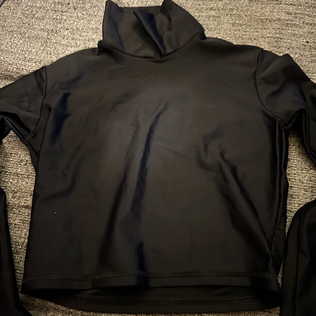 New Salt Gypsy long sleeve turtleneck bikini top solid black size Small - Image 4