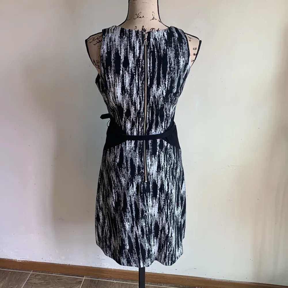 Cache Sleeveless Black White Shift Dress Sz 8 - Image 9