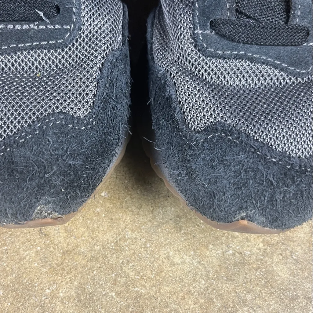 New Balance Black and Gray 237 Athletic Shoes
Size: 6 in men’s, 7.5 in women’s - Image 6