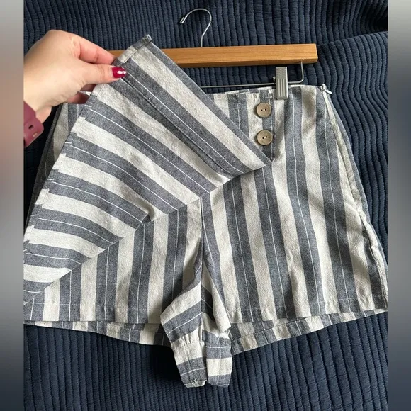 Pull & Bear Pinstripped Blue & White Skort - Image 2