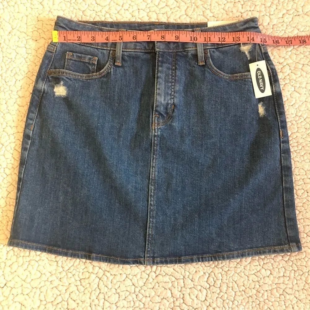 Old Navy Women’s High Waisted Distressed Jean Skirt Size 4 - Image 5