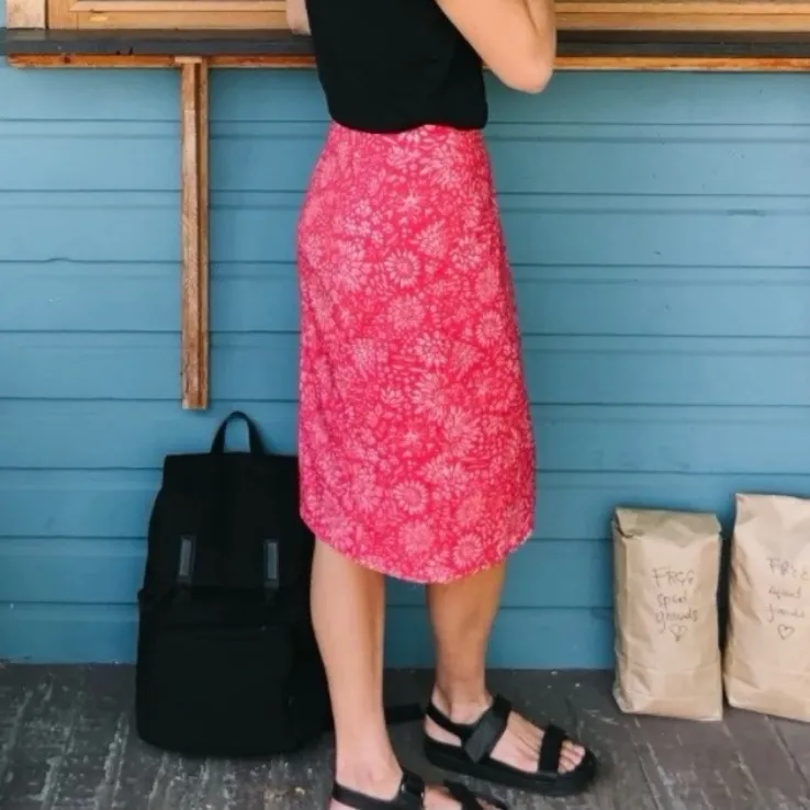 Ripskirt Hawaii length 3 wrap coverup skirt in Dahlia Teaberry print L Red Size L - Image 2