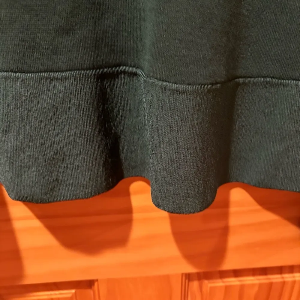 ANN TAYLOR green long sleeve heavy knit peplum hem cuff blouse NWT size XS - Image 4