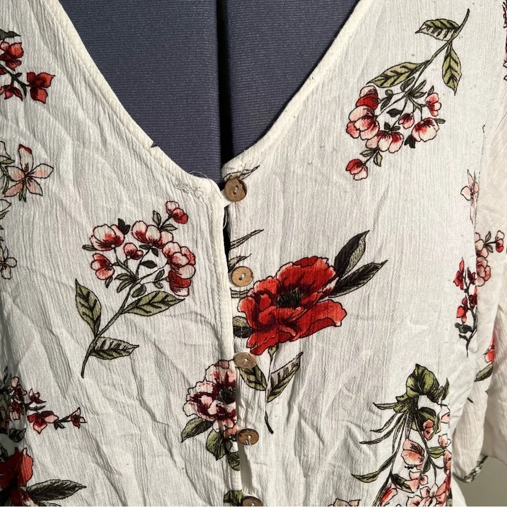 M. Fasis Button Front Tie Front Blouse White Red Floral Size 3X - Image 4