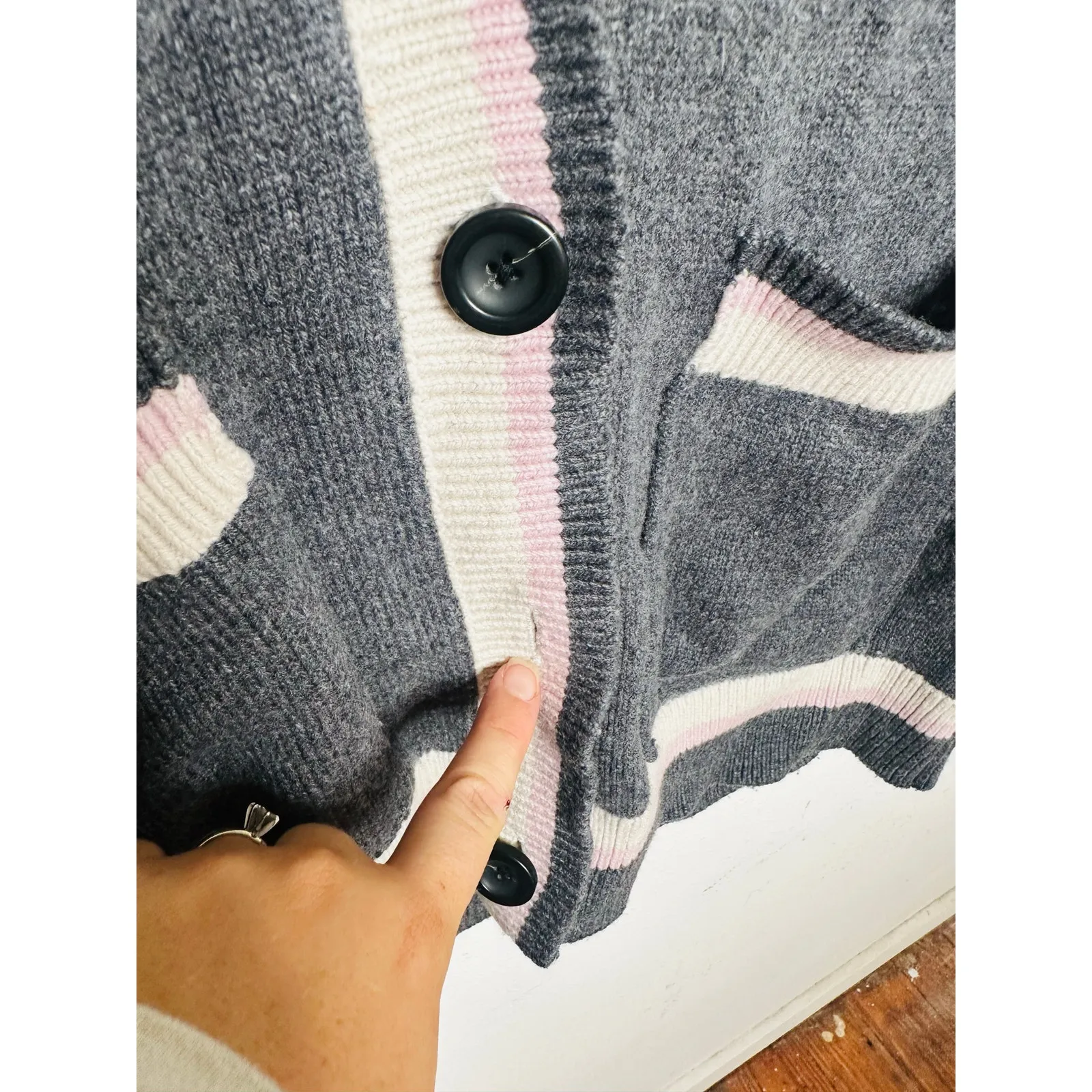 MAJE Gray White Oversized Varsity Letter Style Button Front Cardigan sz 1 Small - Image 5