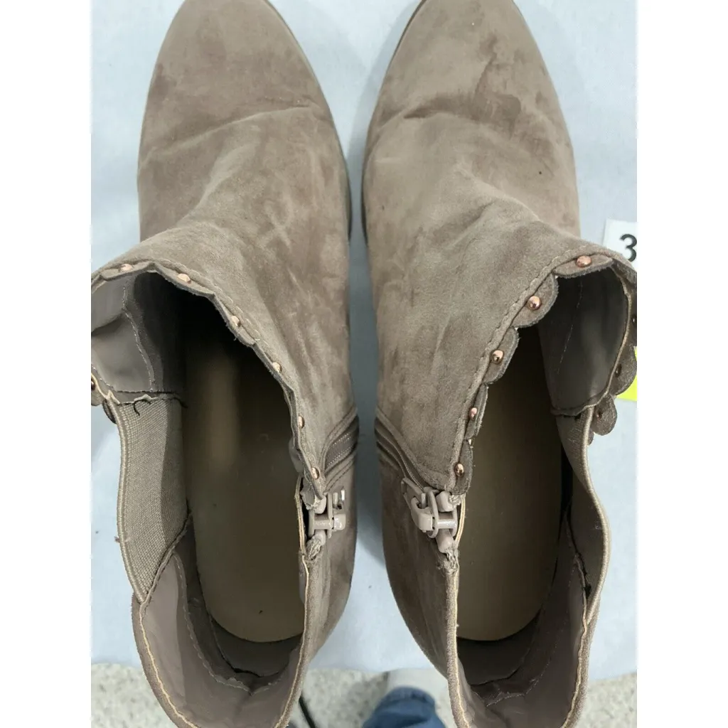 Womans LC Lauren Conrad Dear Taupe Size 9 M Zip Ankle Boots Stud Accent - Image 6