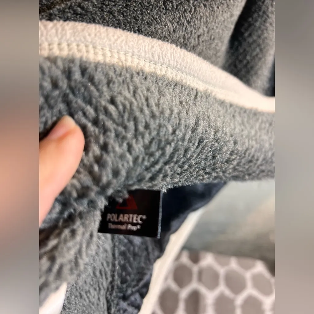 Patagonia women’s size LG 1/4 snap PolarTec in Gray and Cream pockets unisex - Image 13