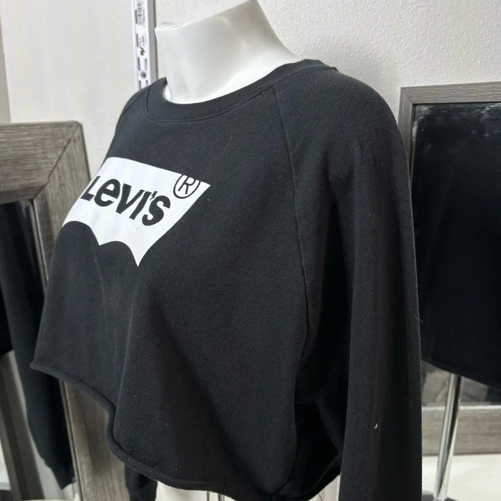 Levi’s woman’s long sleeve crop top shirt - Image 4