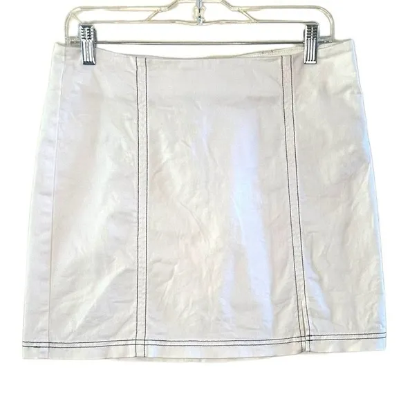 Revolve MinkPink Senses White Denim Mini Skirt black threads back zip sz‎ medium - Image 2