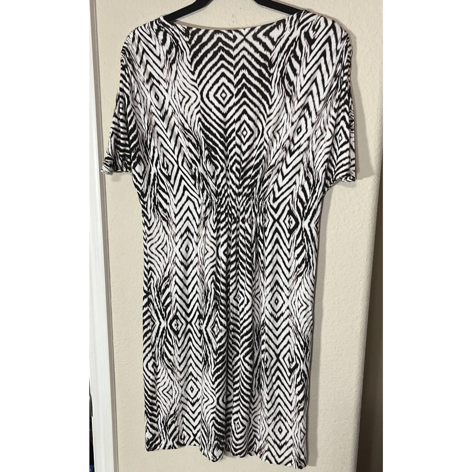 Soma V Neck Dress Stretchy Jersey Knit Knee Length Cream Black Diamond sz S - Image 6