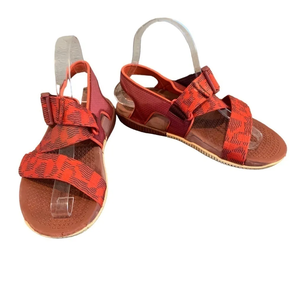 WOMEN’S Chaco Confluence red orange adjustable strap outdoor sandals - Image 5