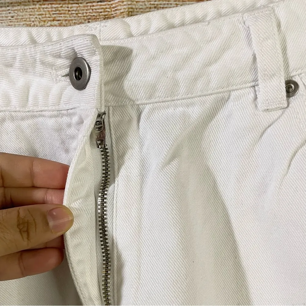 Emanuel Ungaru denim white  shorts with pockets raw hem womens Size 10/44 - Image 5