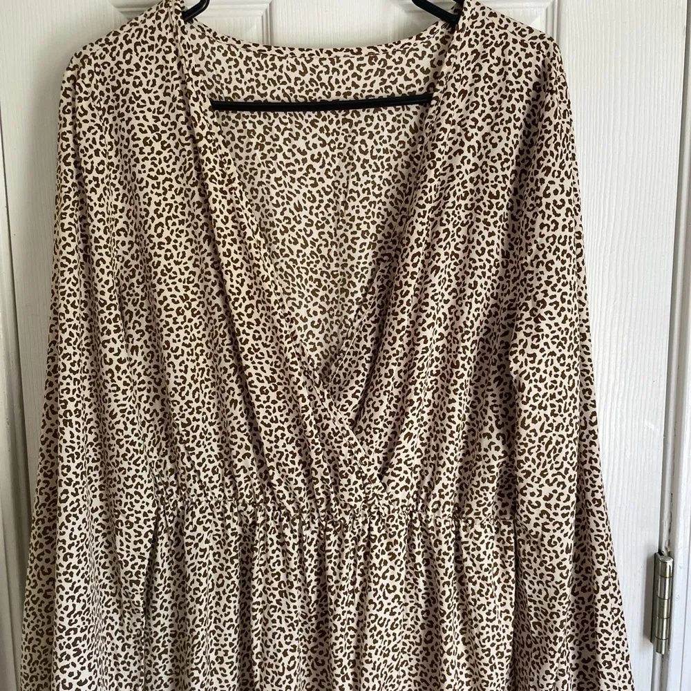 Allover Animal Print Surplice V neck Belted Dress, like new! - Image 4