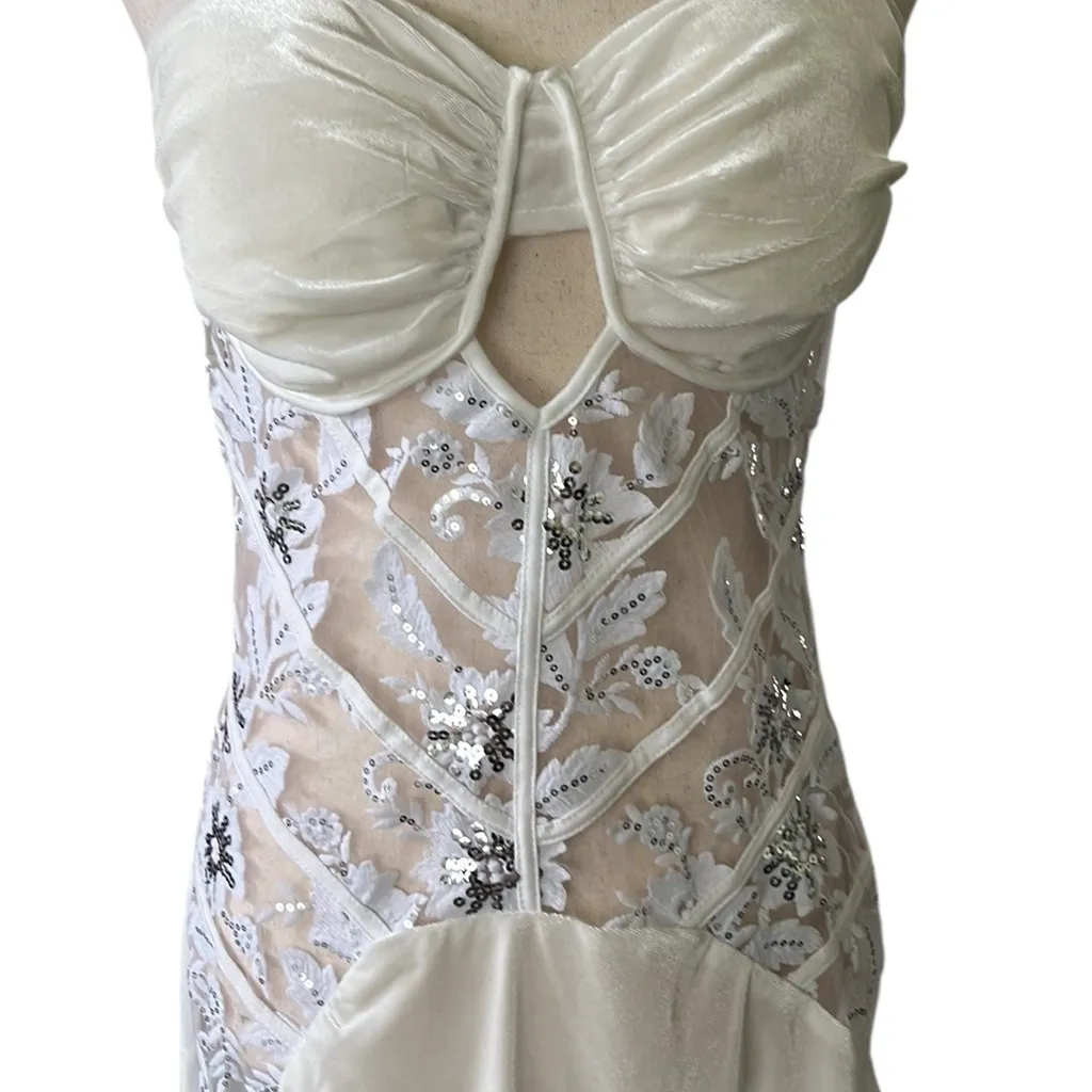 Strapless velvet dress with lace and sequine middrift with side train White Size L - Image 5