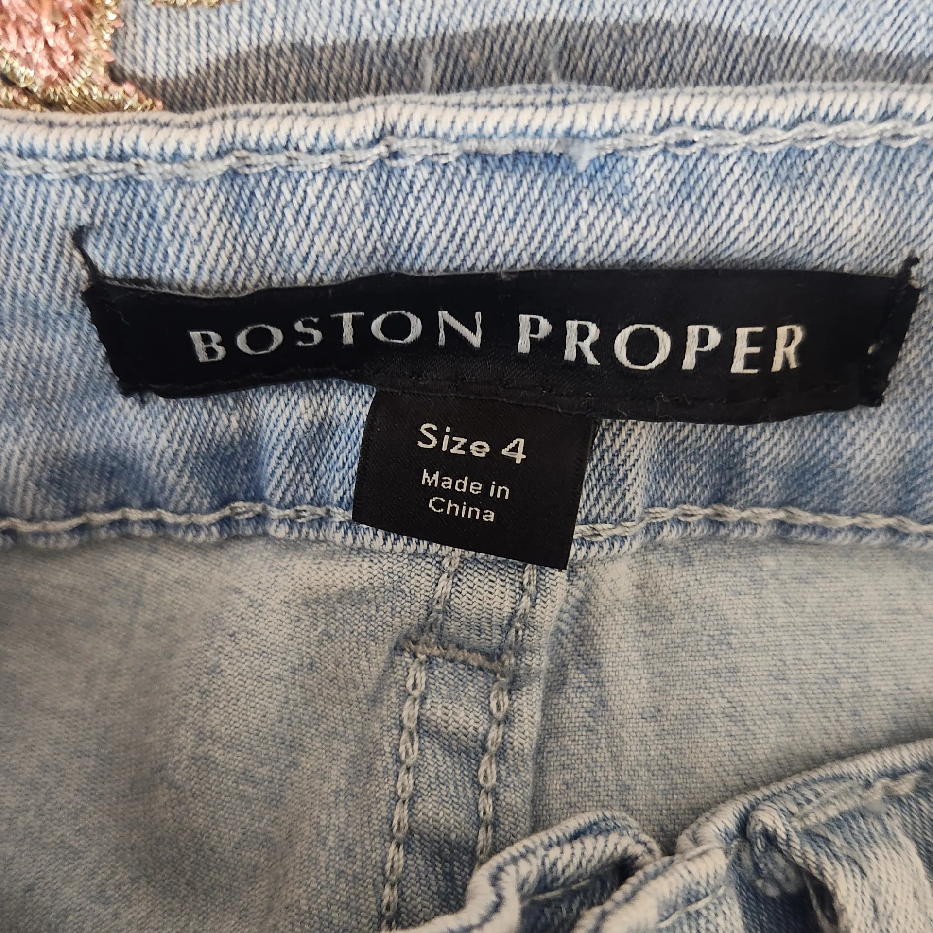 Boston Proper Light Wash Floral Appliqué Cropped Jeans Size 4 - Image 9