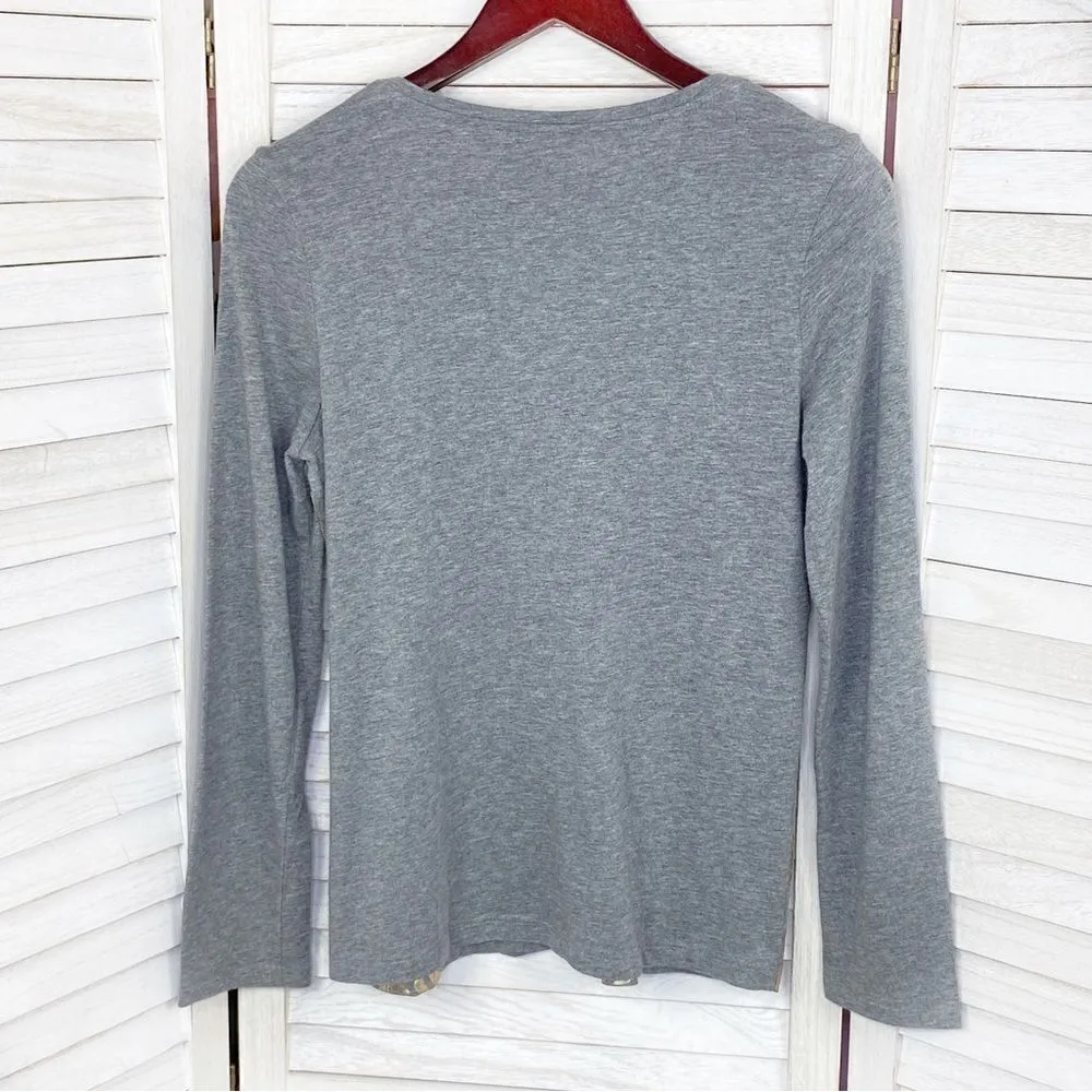 Zenergy‎ by Chico’s Foil Damask Print Velvet Trim Shirt Gray Gold Small - Image 7