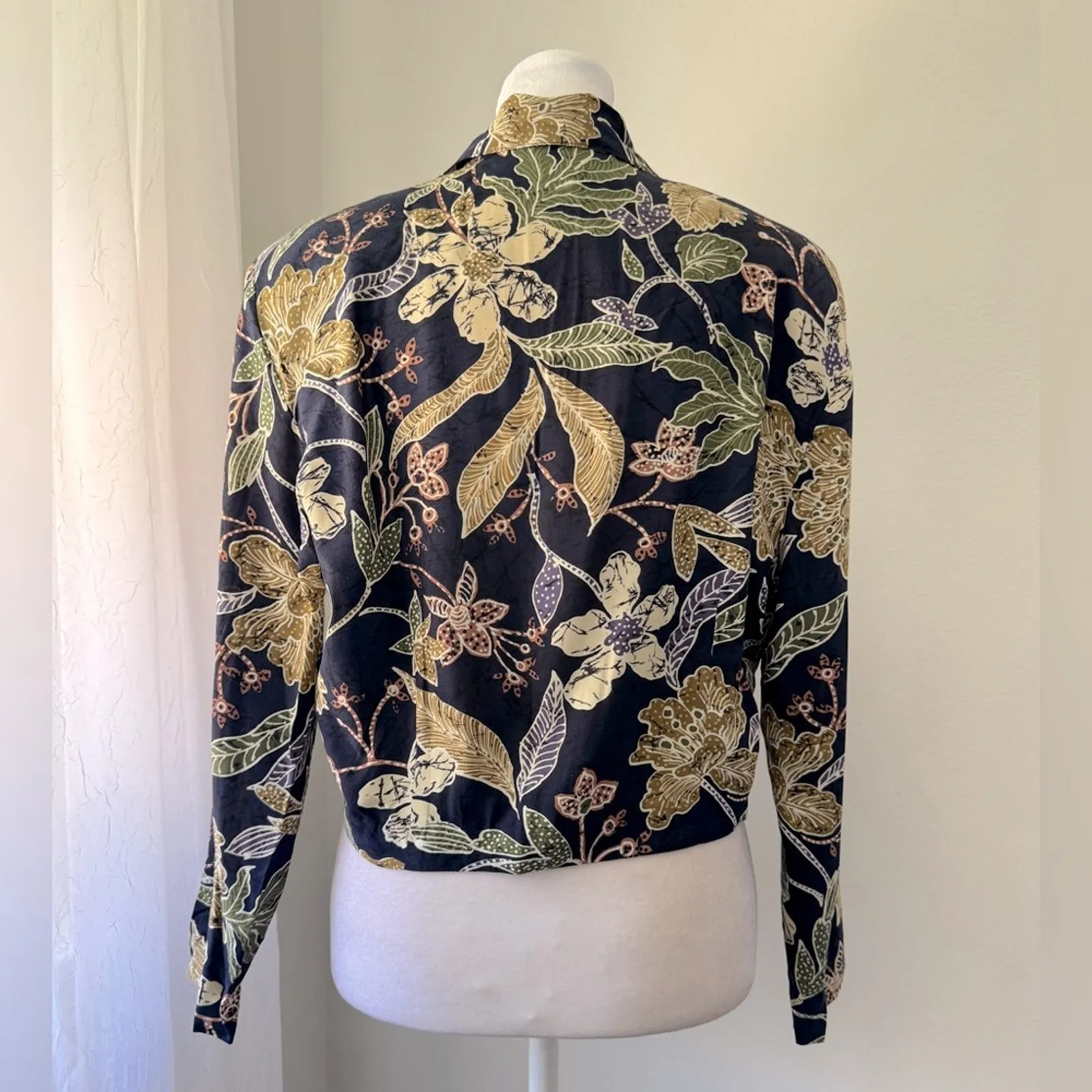 Vintage ‘90s HMS by Jonathan Martin Navy Floral Print Lightweight Cropped Blazer - Image 6