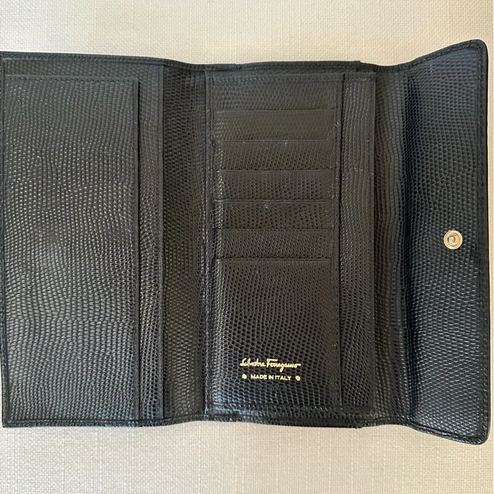 Salvatore Ferragamo Vara Knot Lizard Wallet black with Gold Logo - Image 5