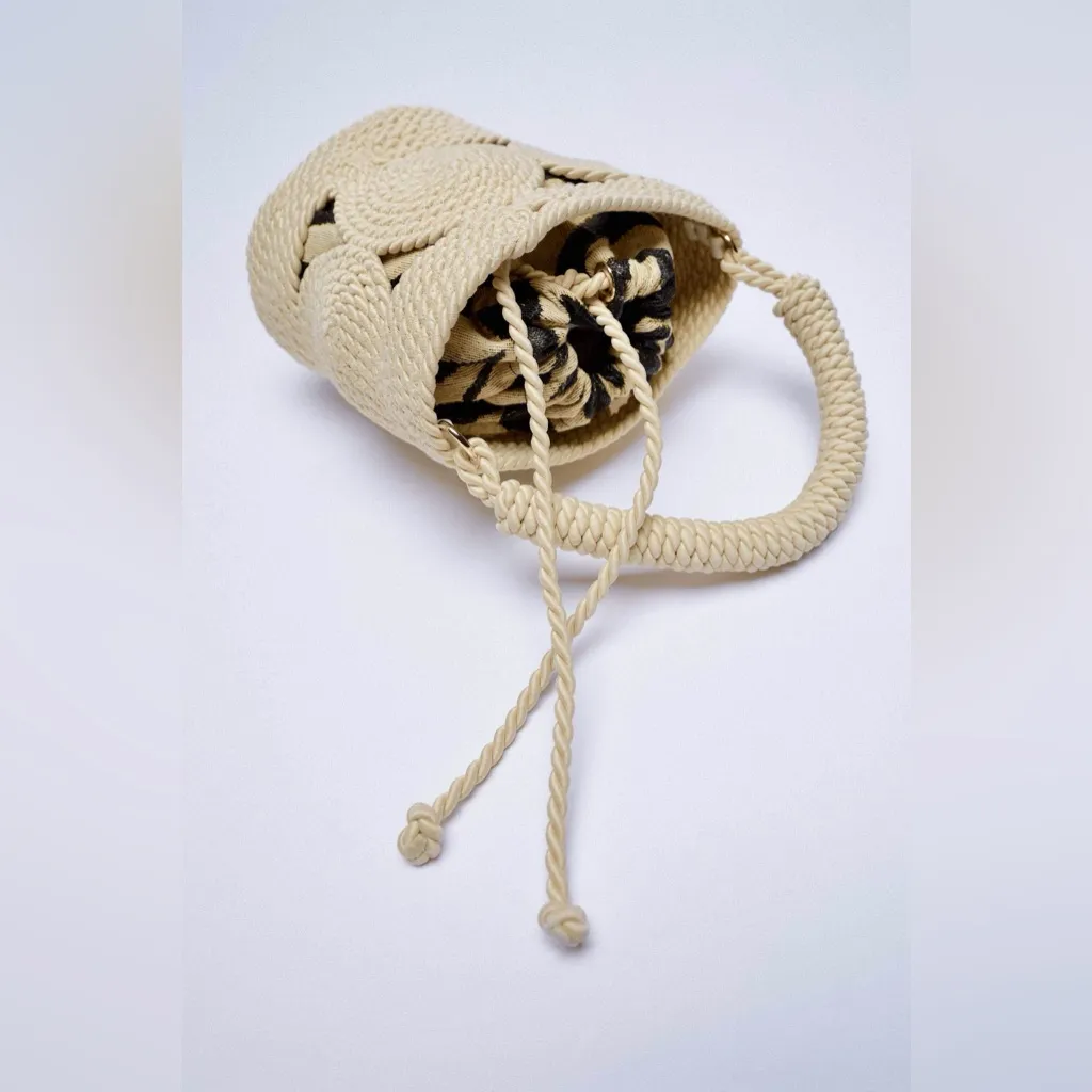 Zara woven raffia bucket bag with top handle - Image 3