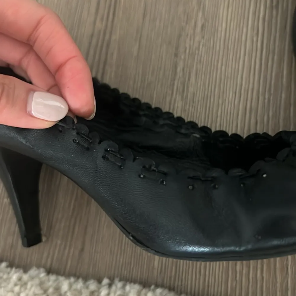 Tory burch romy patent cap tow logo heels - Image 3