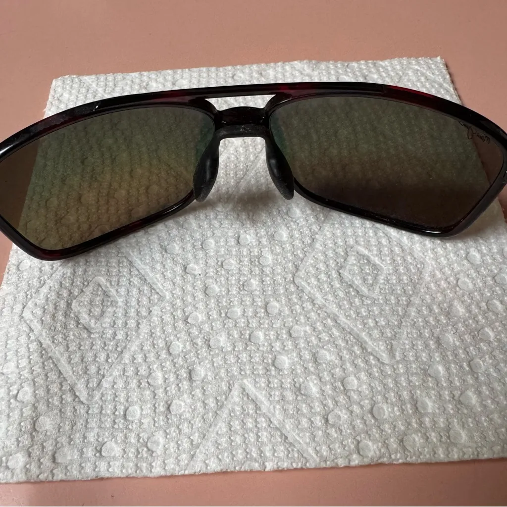 Maui Jim Black Sunglasses with Orange Lenses - Image 12