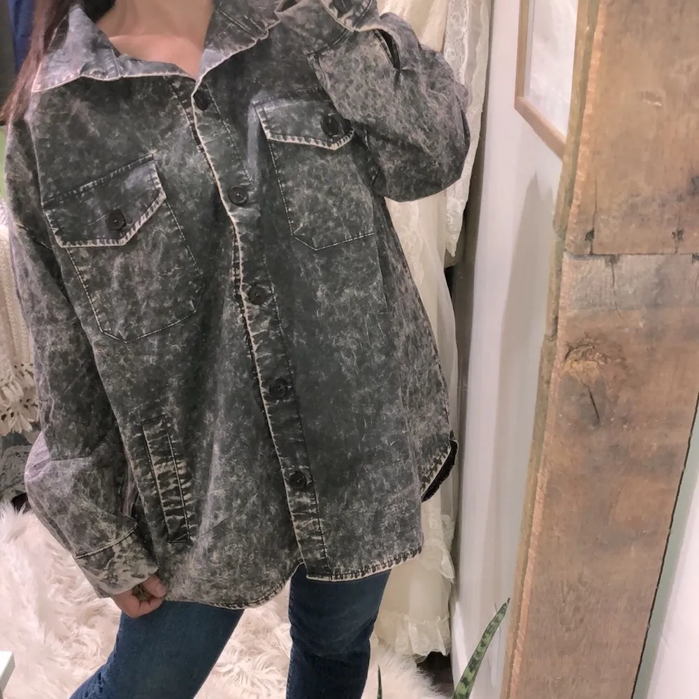 Zenana grey wash shacket shirt with pockets size 1X - Image 4
