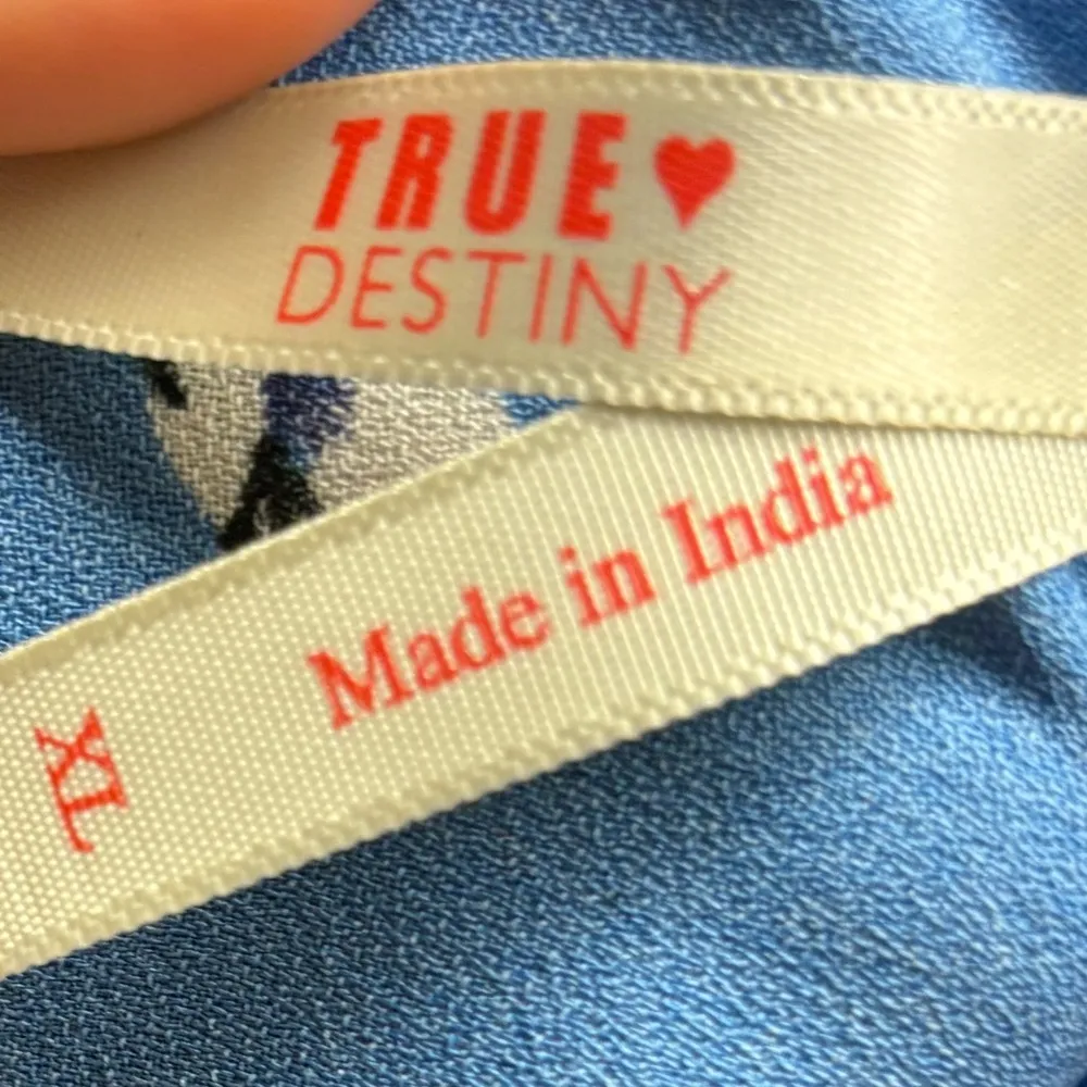 Fliral Top Royal Blue with Red and White Flowers Key Hole Top sz XL - Image 7