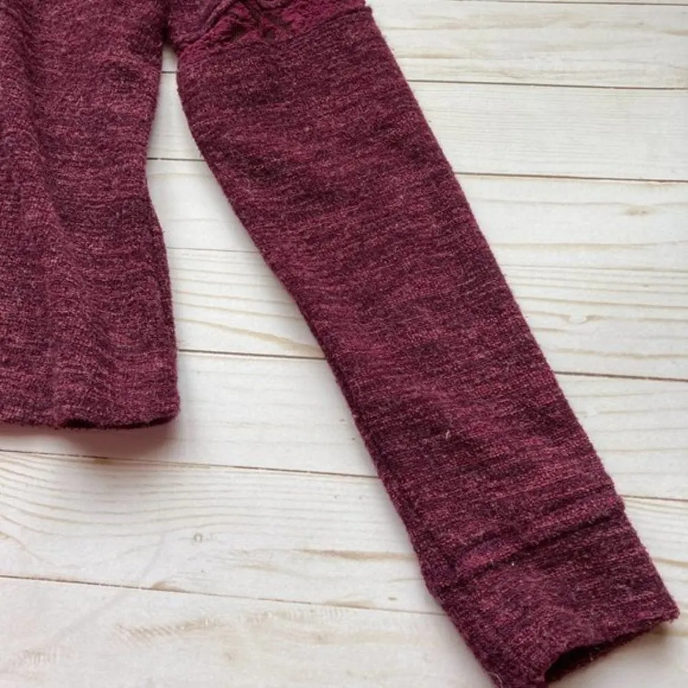 Altar'd State Burgundy Lace Long Sleeve Cropped Sweater Sz L - Image 5