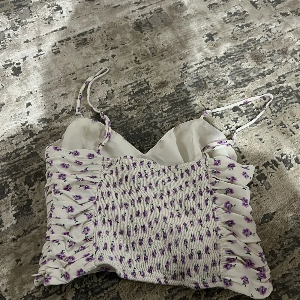 Zara White Floral Crop Tank Top Size Medium - Image 3