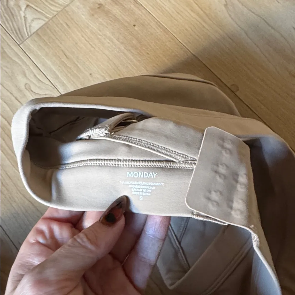 MONDAY SPORTSBRA - Image 3