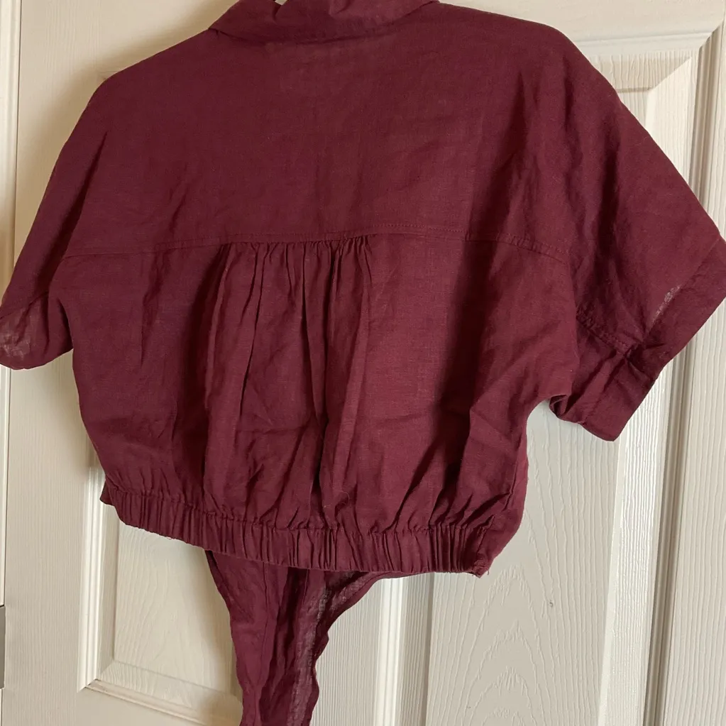 Kendall & Kylie cropped tie-front blouse burgundy linen blend size medium - Image 8