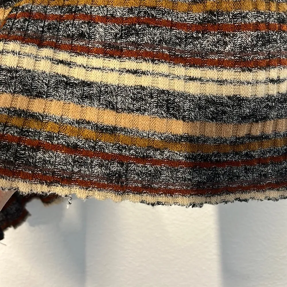 BCBGeneration  Striped Crop Top Medium Y2K Raw Hem Shirt Boho Stripes - Image 5