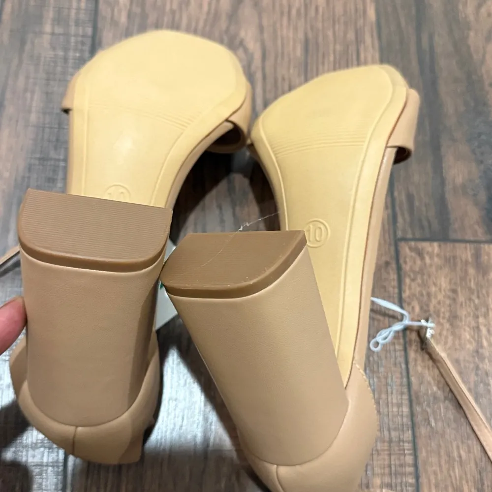 A new day Shelly Heels with Memory Foam Insole tan strappy shoe New - Image 5