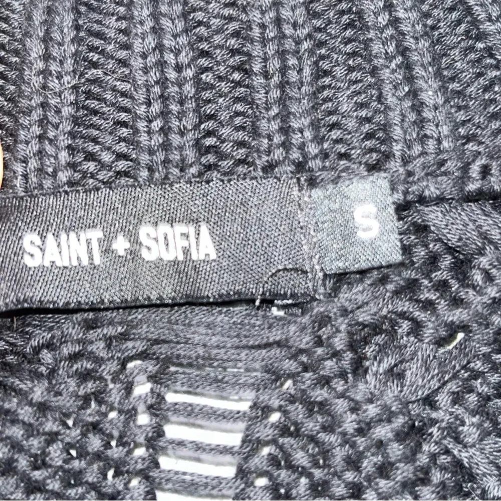 Saint + Sophia Black V - Image 10