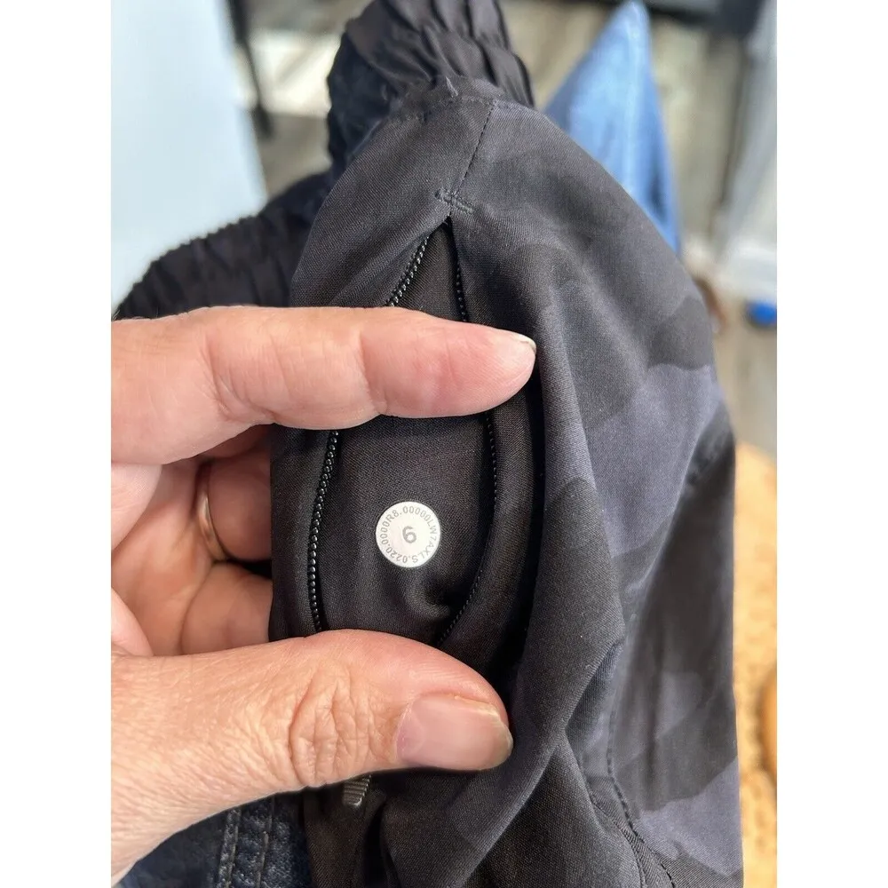 Lululemon Hotty Hot Short Long 4" Incognito Camo Multi Grey Black Size 6 Lined - Image 2