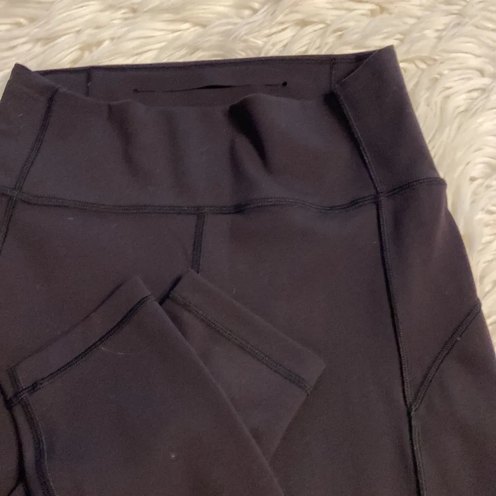 Lululemon size 4 inseam 24” waist 22” elastic excellent condition see all photos - Image 10