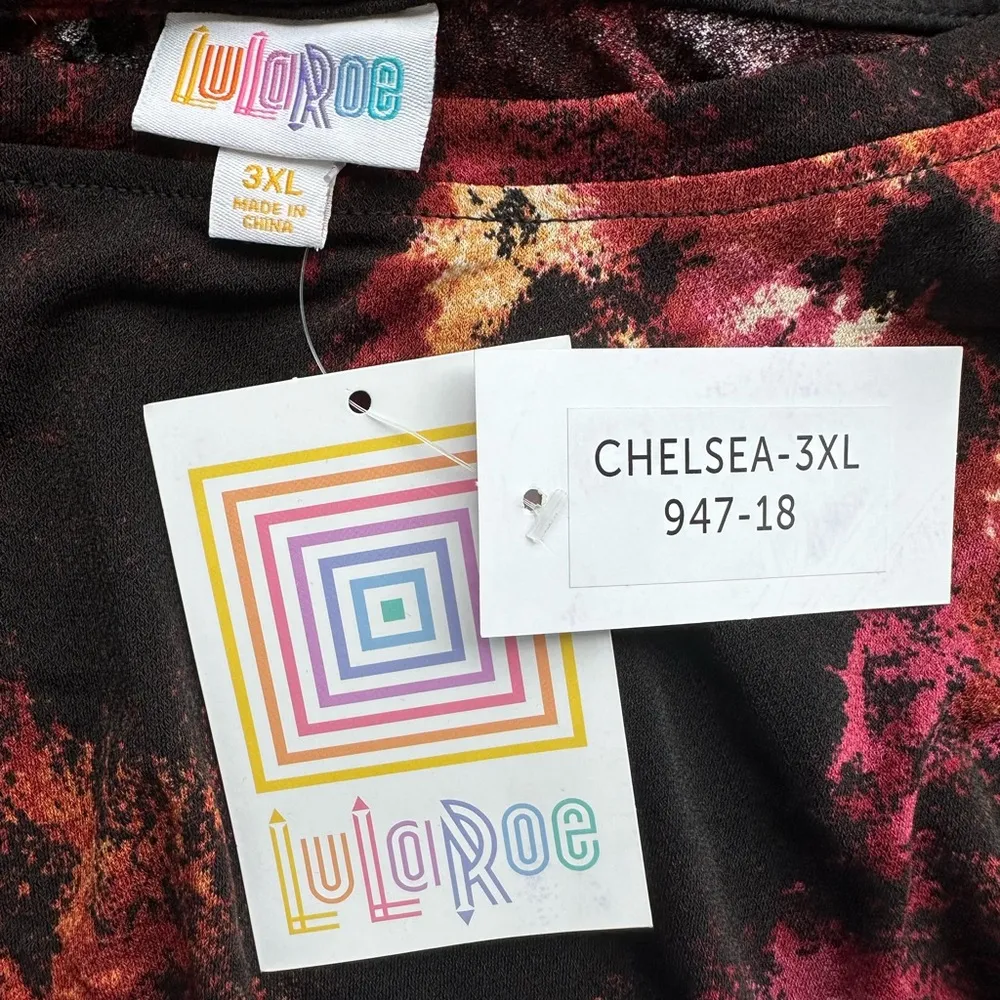 Lularoe Chelsea Short Sleeve T-Shirt Dress in Black/Red Size 3XL NWT - Image 3
