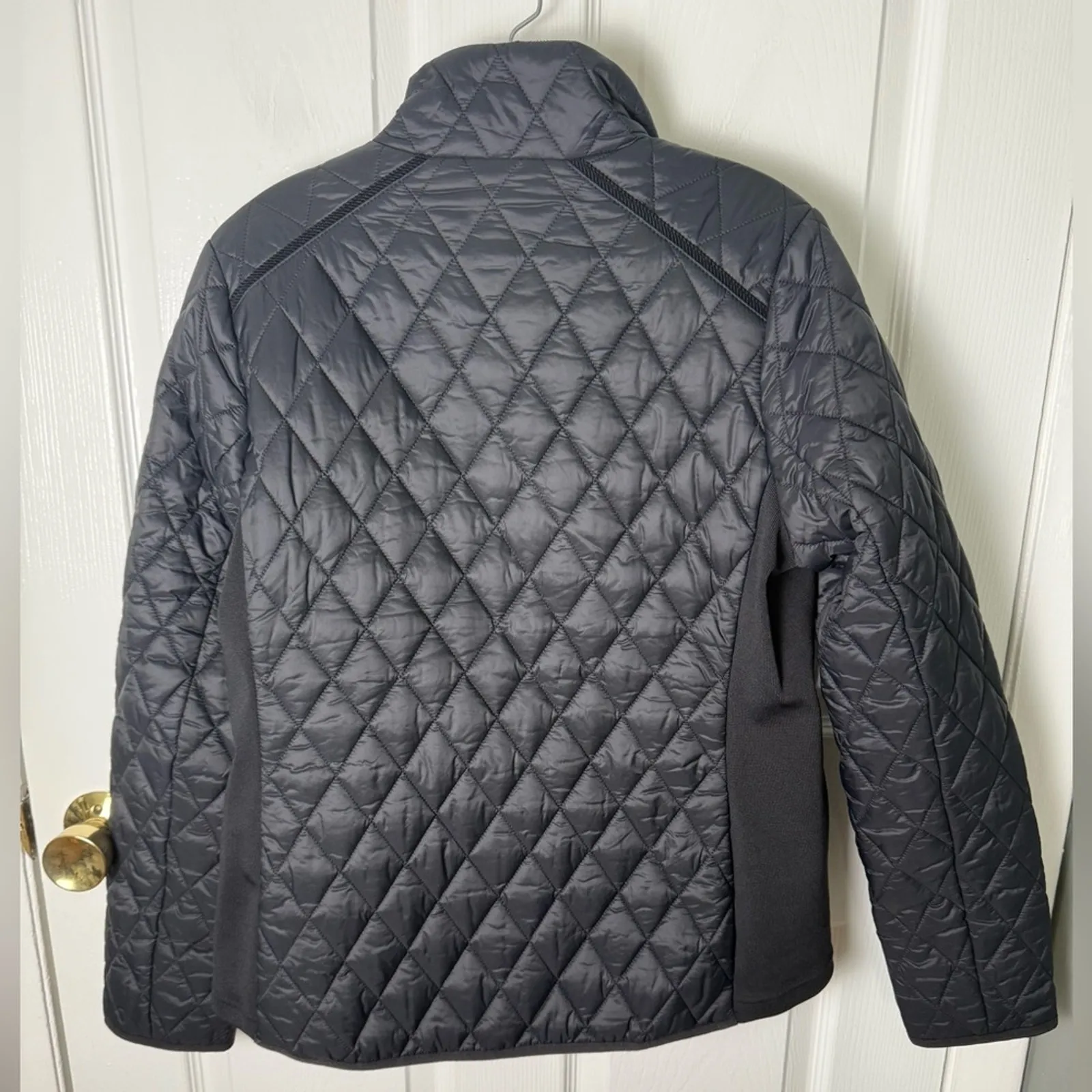 Barbour Yarrow Quilted Jacket in Black 8 - Image 4