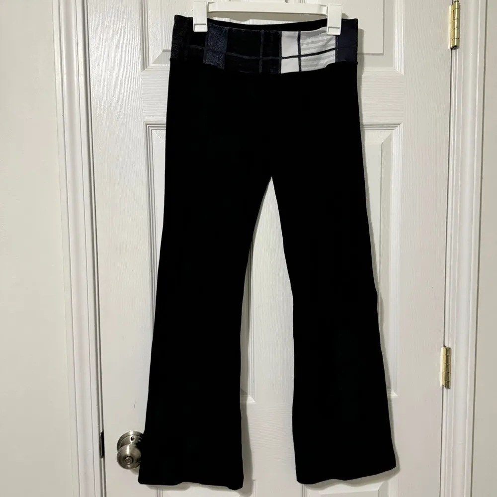 Lululemon Groove Flare Pant Size 8 Black White Y2K - Image 2