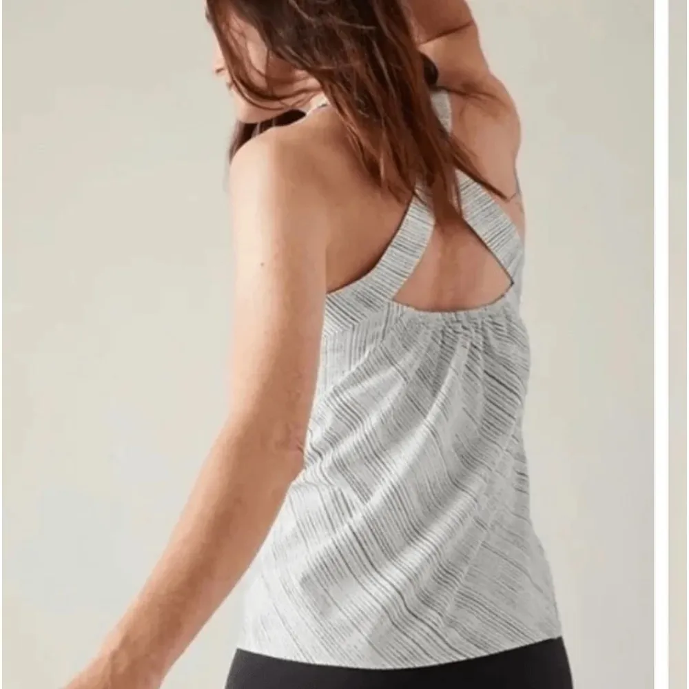 Athleta Arrival Tank in Amara Stripe Medium Criss Cross NWOT - Image 4