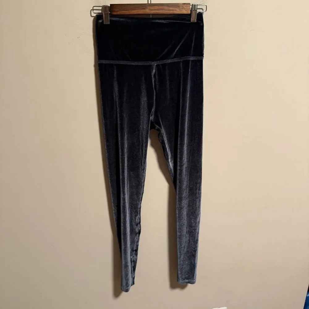 Beyond Yoga Velvet Motion High Waisted Midi Legging in Size Medium - Image 2