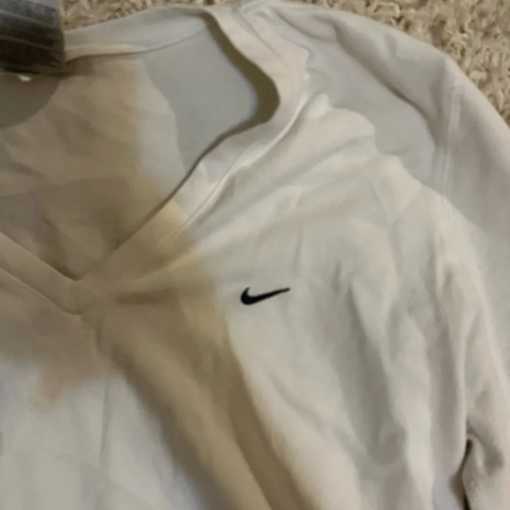 Nike v neck long sleeve shirt Medium - Image 2